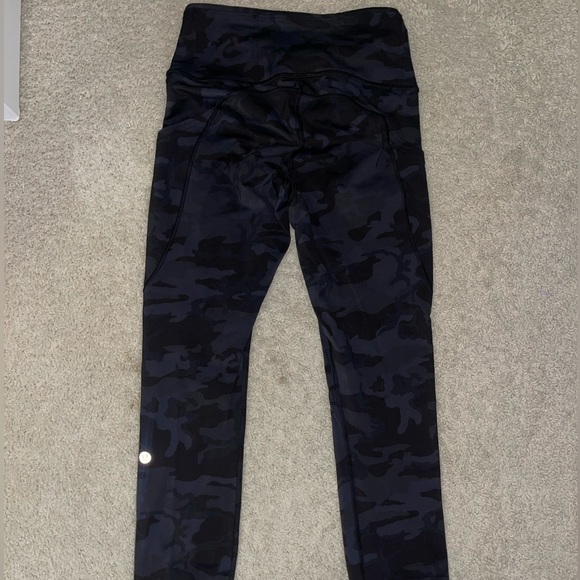size 2 camo lululemon leggings - Picture 1 of 2